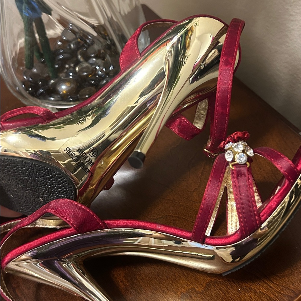 Bonnibel Red Size 6.5 Strappy Heels with Floral Accents - Picture 6 of 10
